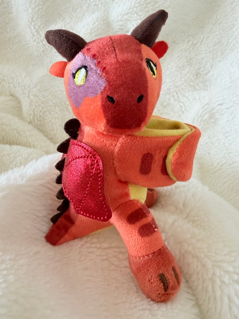 Wings of Fire Cutie Cuff Plush Slap Bracelet Queen Scarlet SkyWing